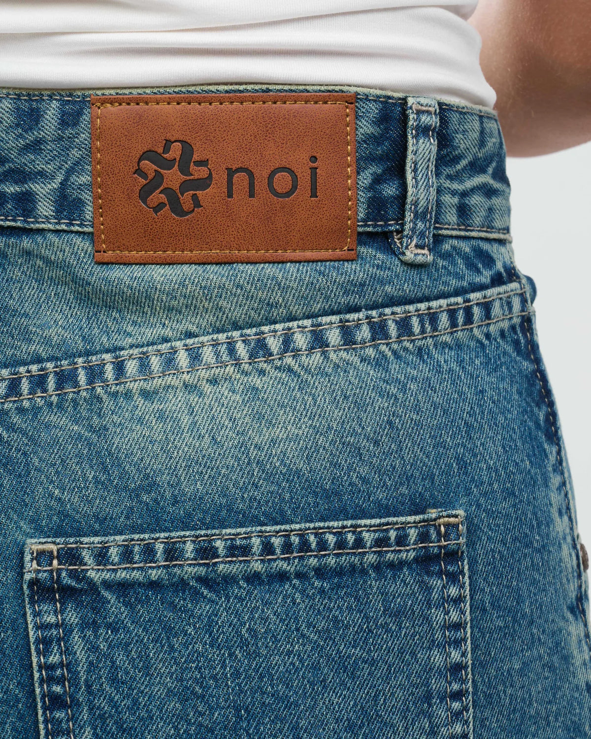 Vintage Blue Wide-Leg Denim Jeans detail view 3